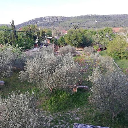 Spacious Family Apartment With Parking In The Shade And Barbecue House Šibenik Eksteriør billede
