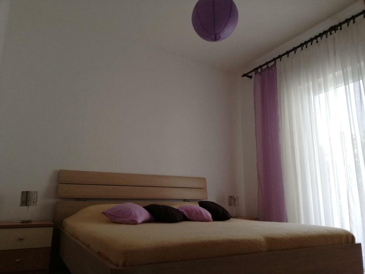 Spacious Family Apartment With Parking In The Shade And Barbecue House Šibenik Eksteriør billede