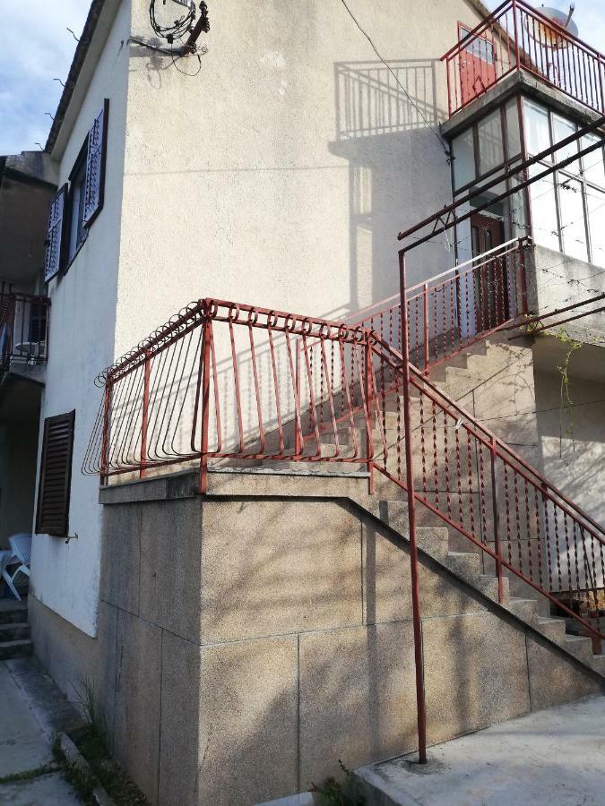 Spacious Family Apartment With Parking In The Shade And Barbecue House Šibenik Eksteriør billede