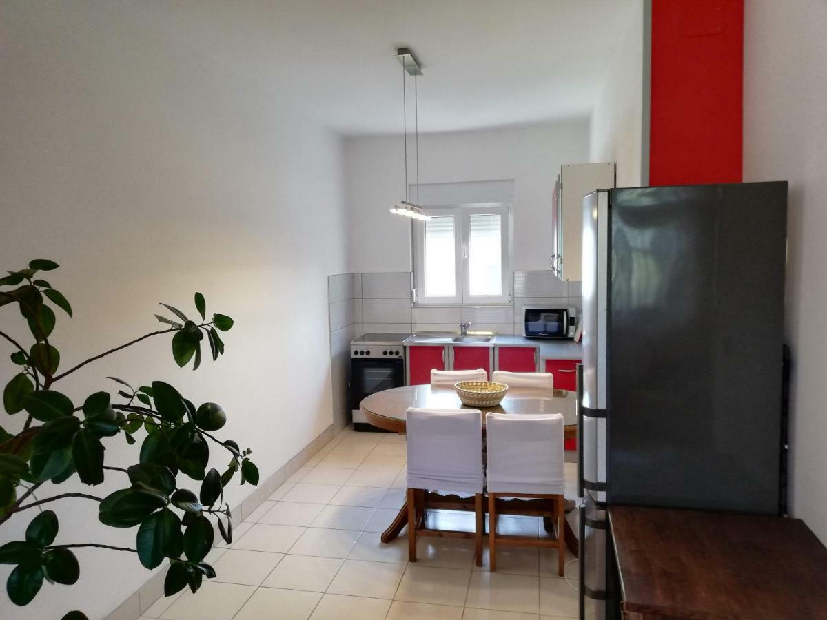 Spacious Family Apartment With Parking In The Shade And Barbecue House Šibenik Eksteriør billede