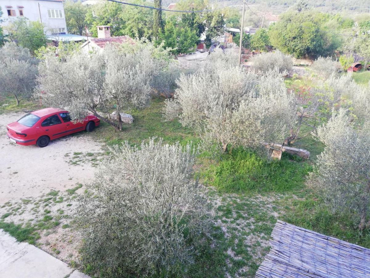 Spacious Family Apartment With Parking In The Shade And Barbecue House Šibenik Eksteriør billede