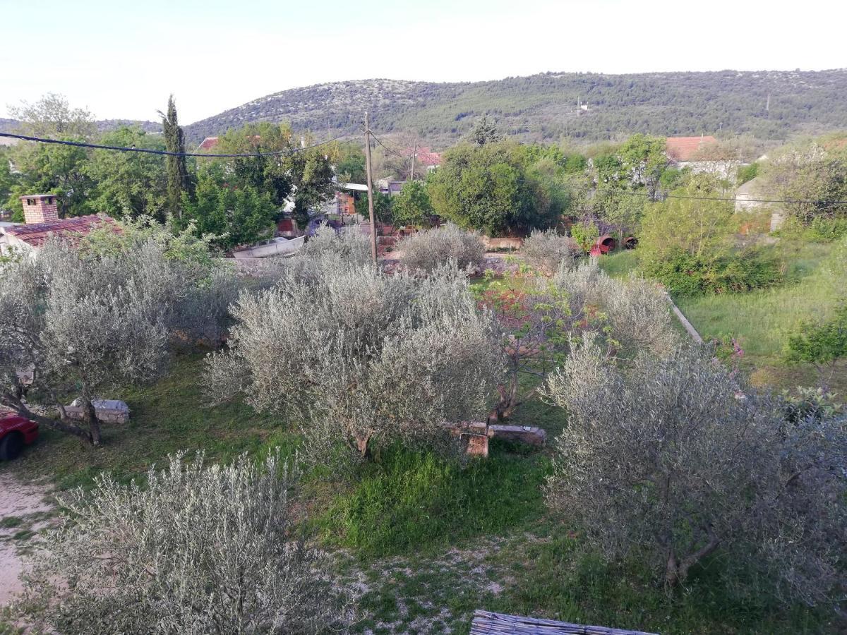 Spacious Family Apartment With Parking In The Shade And Barbecue House Šibenik Eksteriør billede