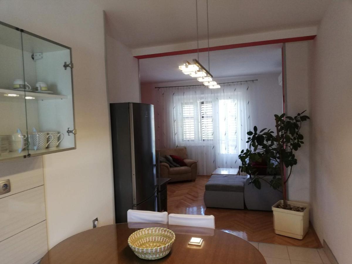 Spacious Family Apartment With Parking In The Shade And Barbecue House Šibenik Eksteriør billede