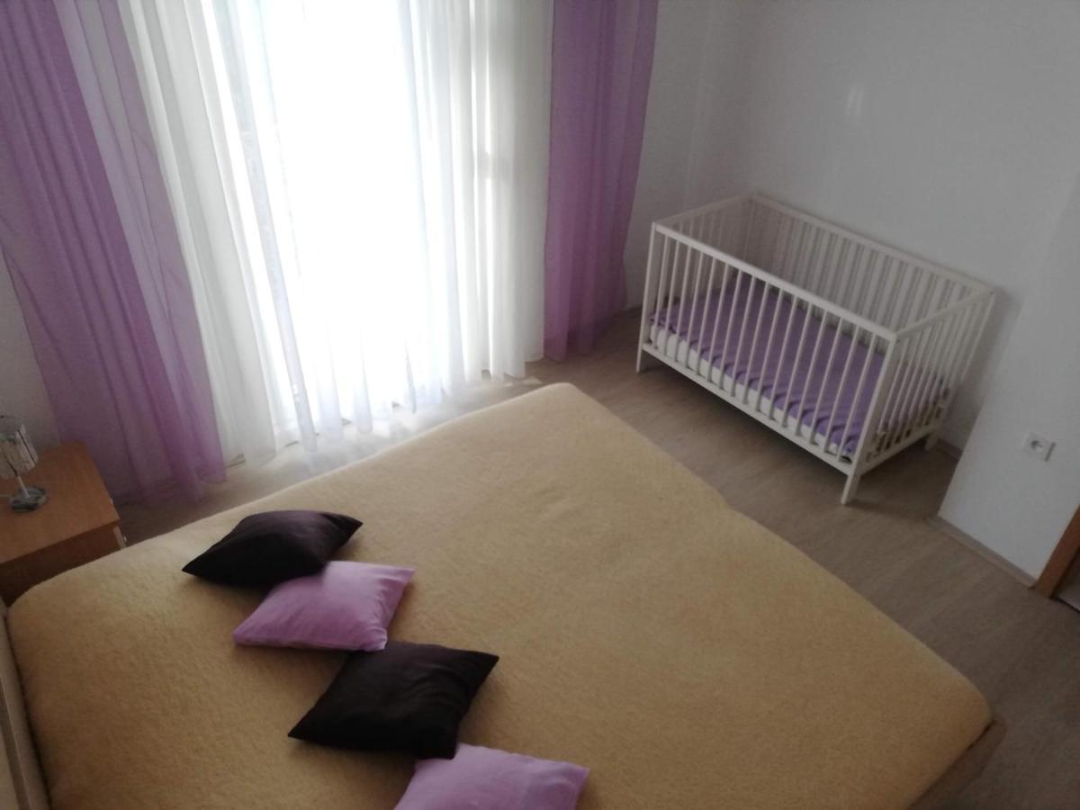 Spacious Family Apartment With Parking In The Shade And Barbecue House Šibenik Eksteriør billede